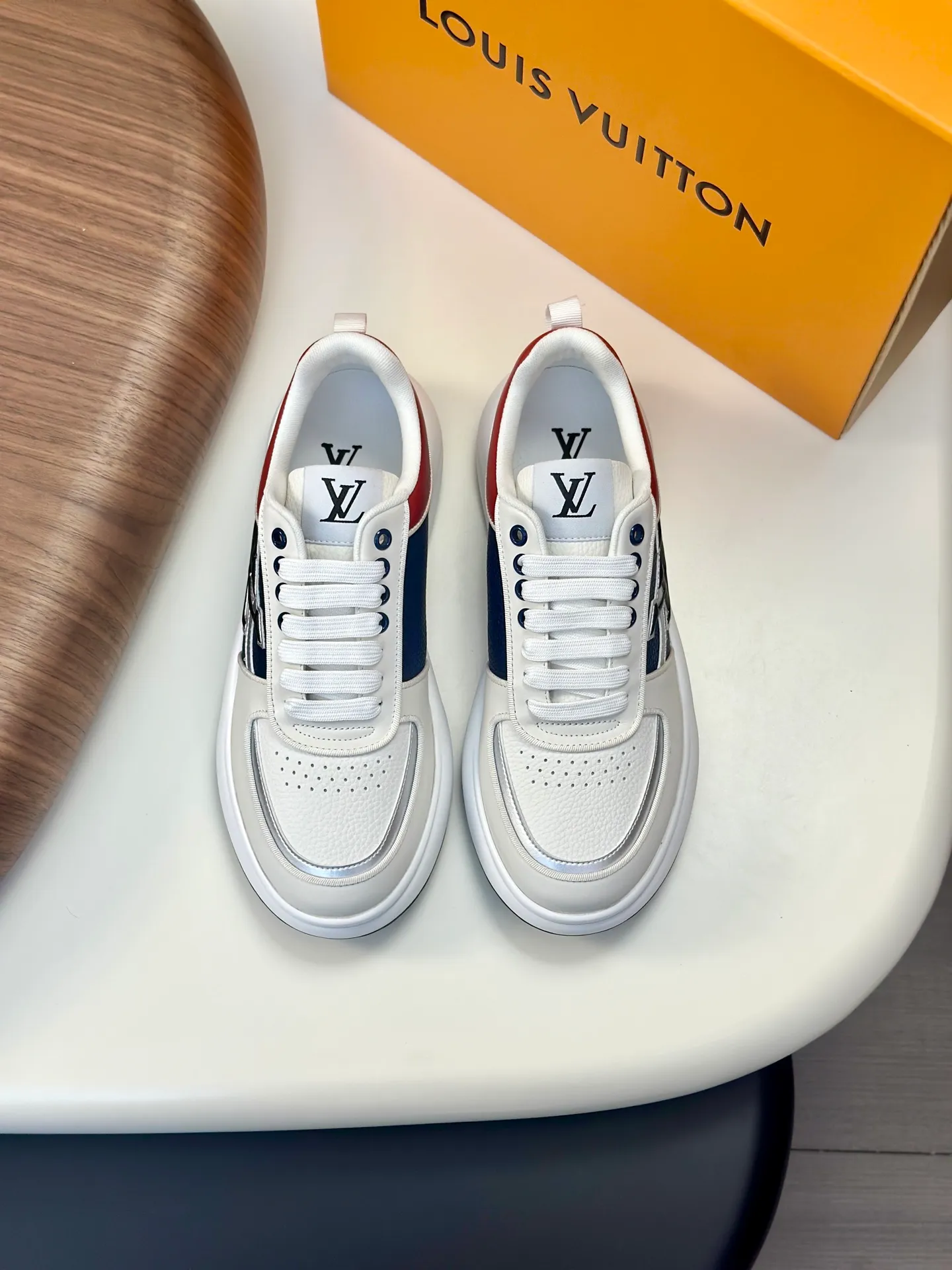 Men's shoes💰780 Lv 🔍Top purchasing agent🇮🇹 Louis Vuitton, the sports sneaker counter is synchronized, the uppers are imported from Italy, high-quality splicing colorful and complex crafts, the imported mesh padding is soft and comfortable, soles: original soles specially provided by the original factory, T men's men's shoes 💰U exclusive movable molded soles are super comfortable, original factory and single goods, 🔍🔍high quality, you can enter and leave the counter at will, welcome to compare, code number 38-44 (customized 45)